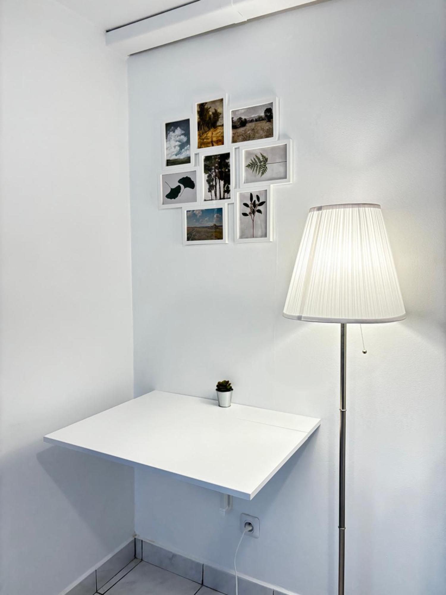Apartment Et Projecteur A 100 M Du Metro Saint-Ouen (Seine-Saint-Denis)