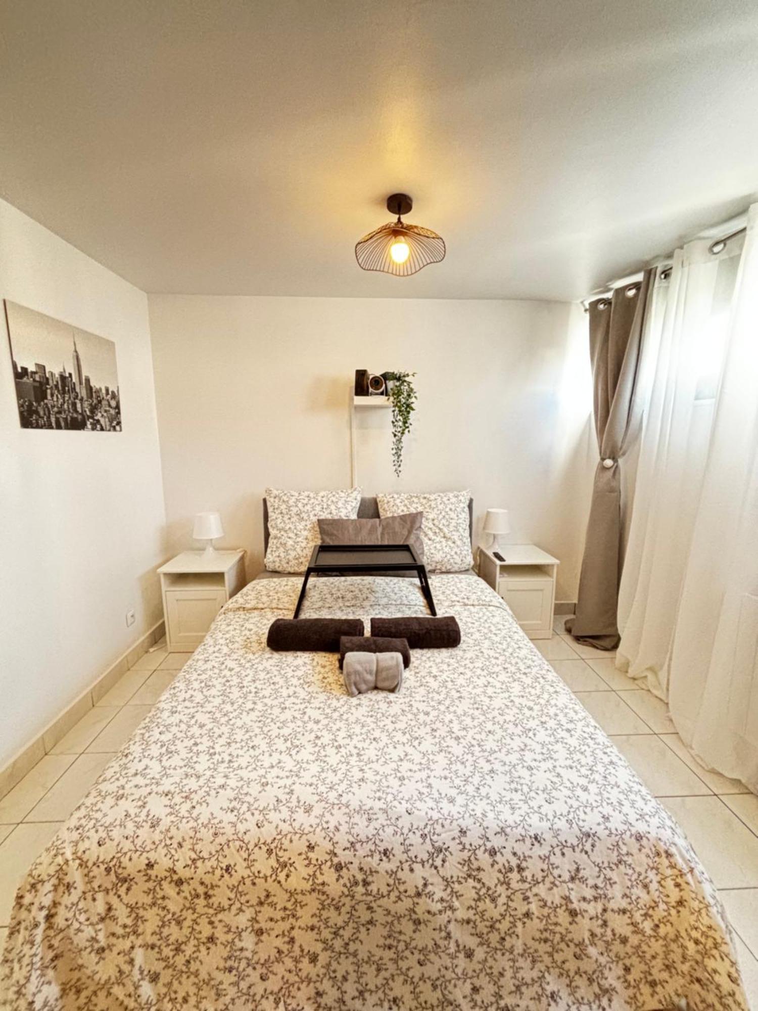 Et Projecteur A 100 M Du Metro Apartment Saint-Ouen (Seine-Saint-Denis)